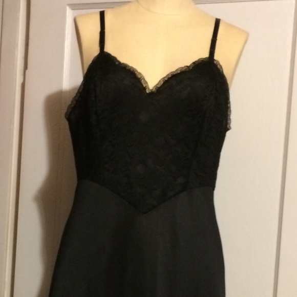Vanity Fair Other - Vtg Vanity Fair Tricot Nylon Slip Black Lace 36
